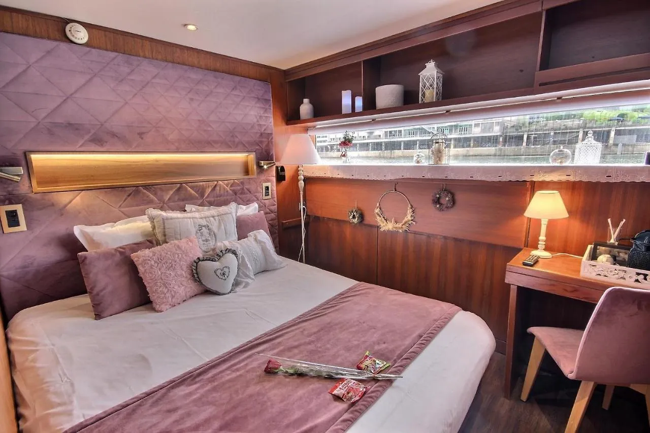 **  Vip Paris Yacht Hotel & Spa Francia