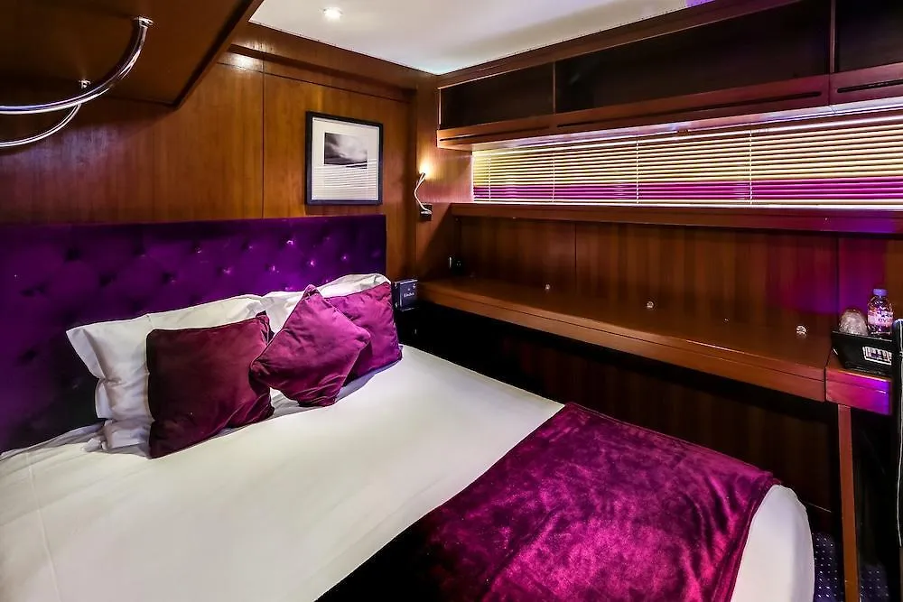 Vip Paris Yacht Hotel & Spa