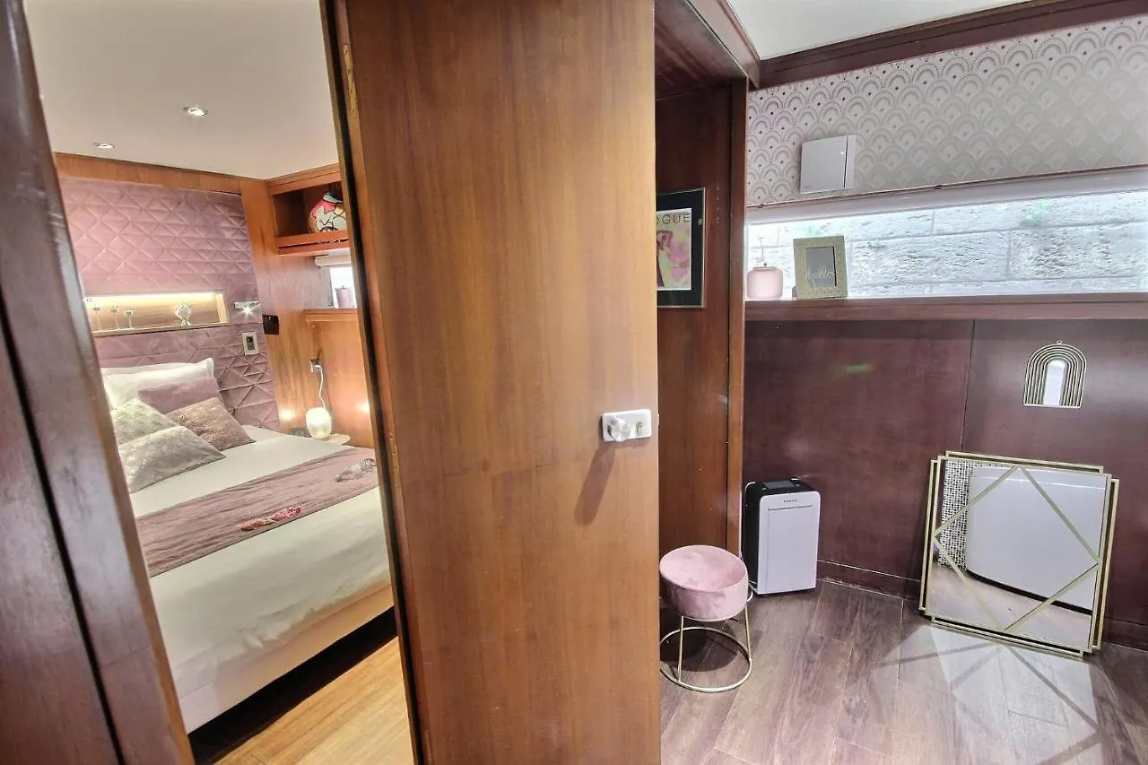 Vip Paris Yacht Hotel & Spa 2*,
