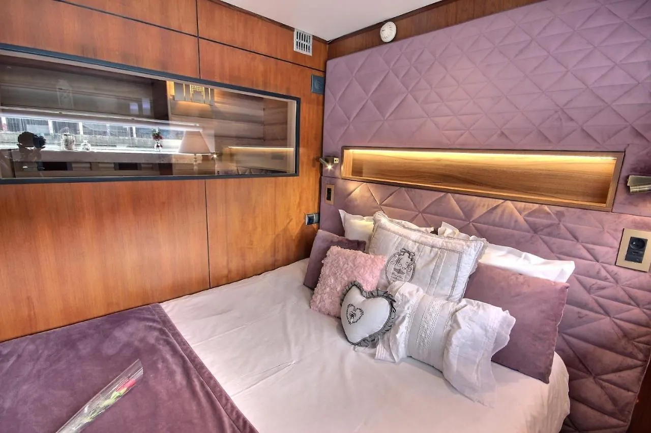 Vip Paris Yacht Hotel & Spa