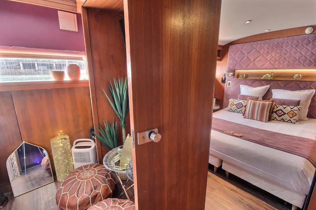 Vip Paris Yacht Hotel & Spa