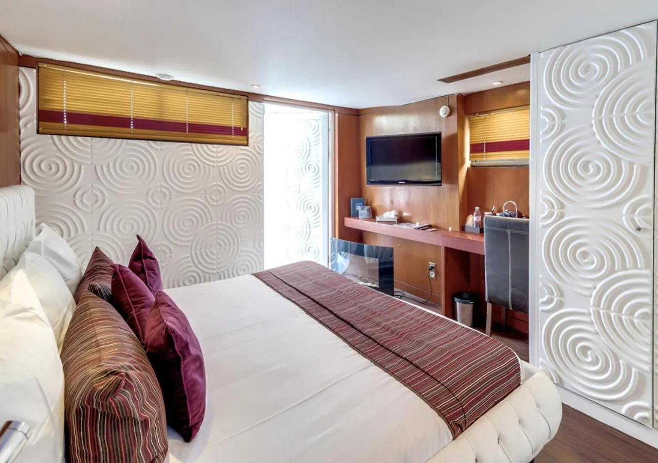 Vip Paris Yacht Hotel & Spa