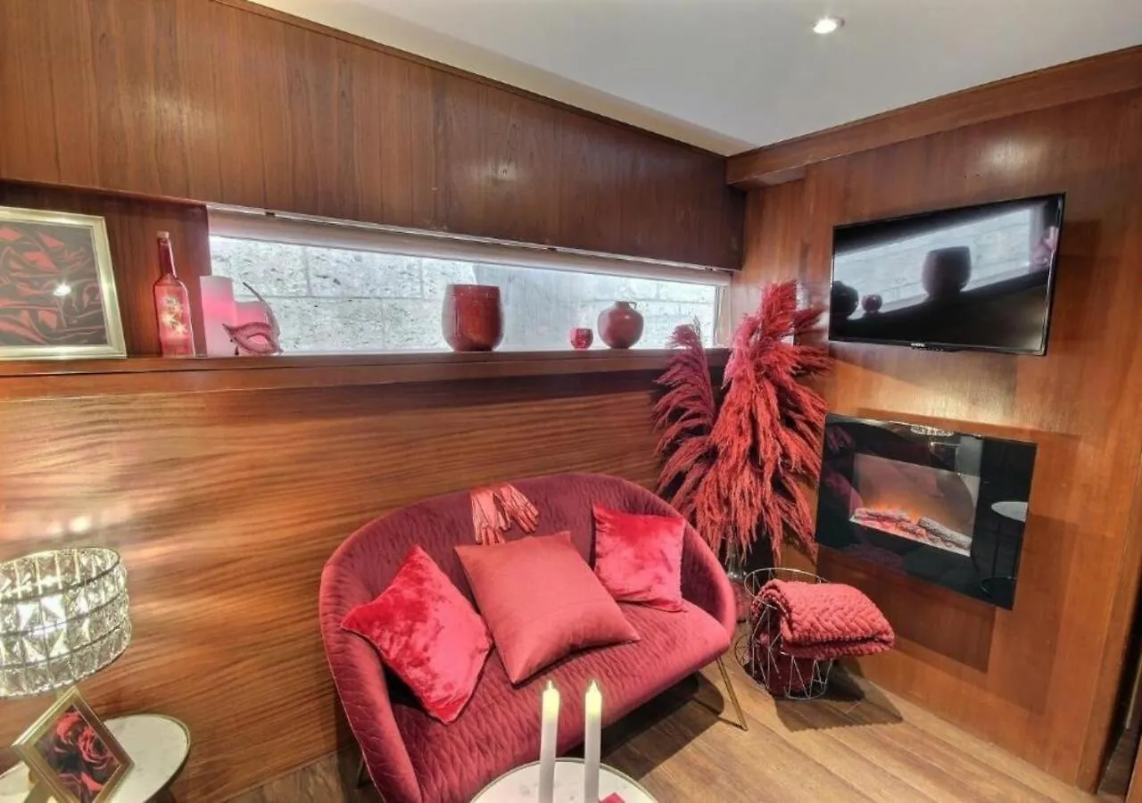 **  Vip Paris Yacht Hotel & Spa France