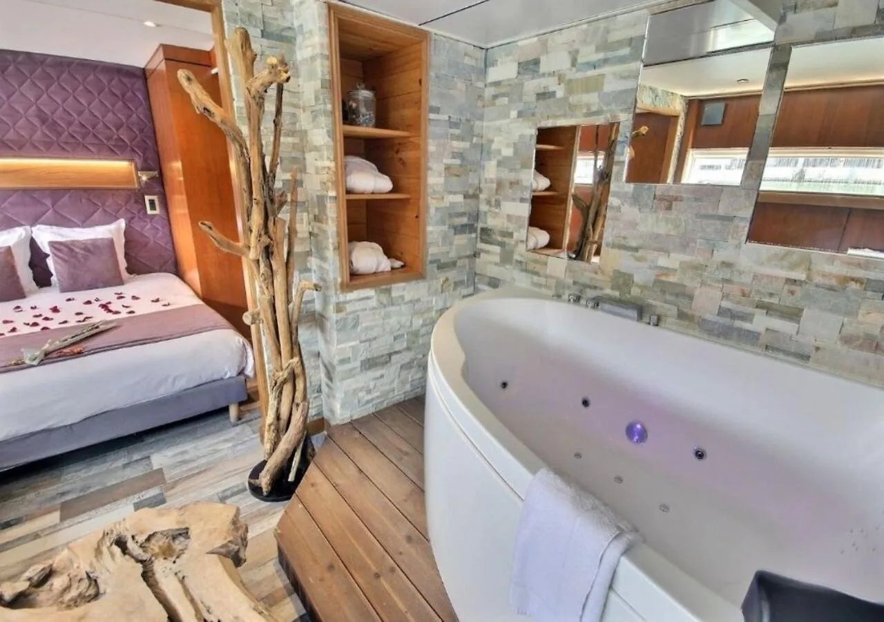 Vip Paris Yacht Hotel & Spa