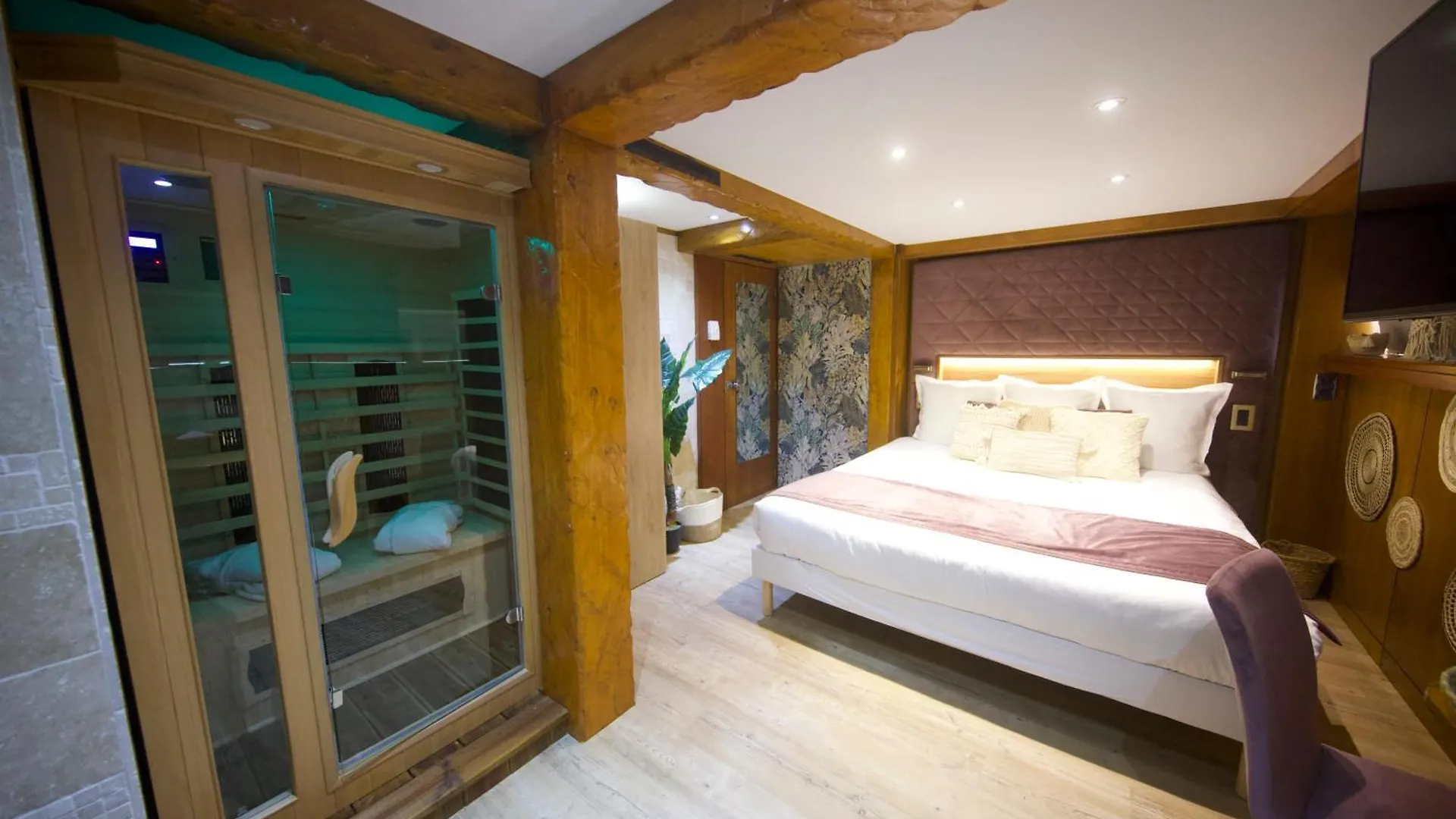 Vip Paris Yacht Hotel & Spa