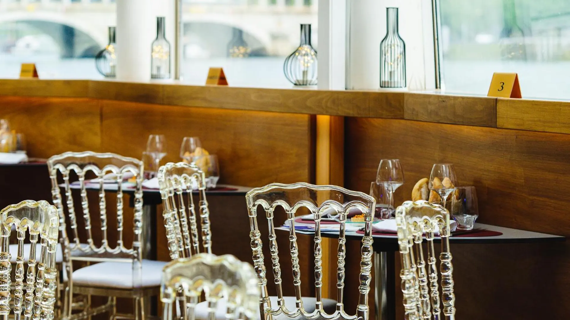Vip Paris Yacht Hotel & Spa location