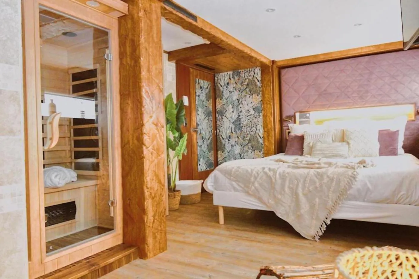 Vip Paris Yacht Hotel & Spa 2*,  France