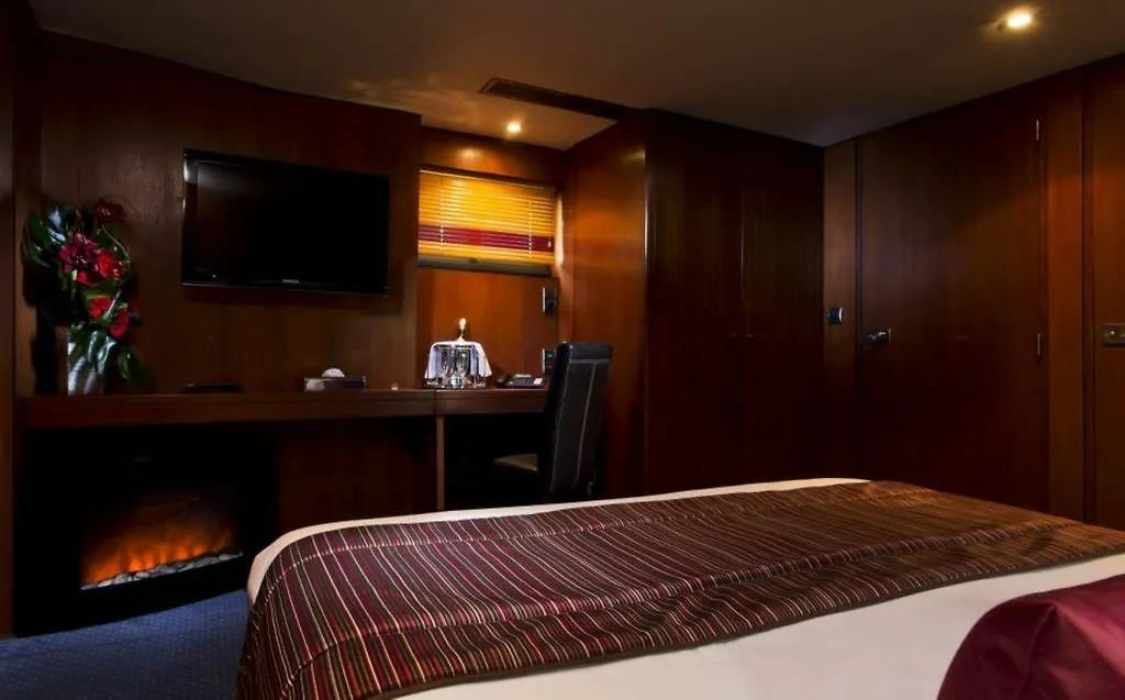 Vip Paris Yacht Hotel & Spa 2*,
