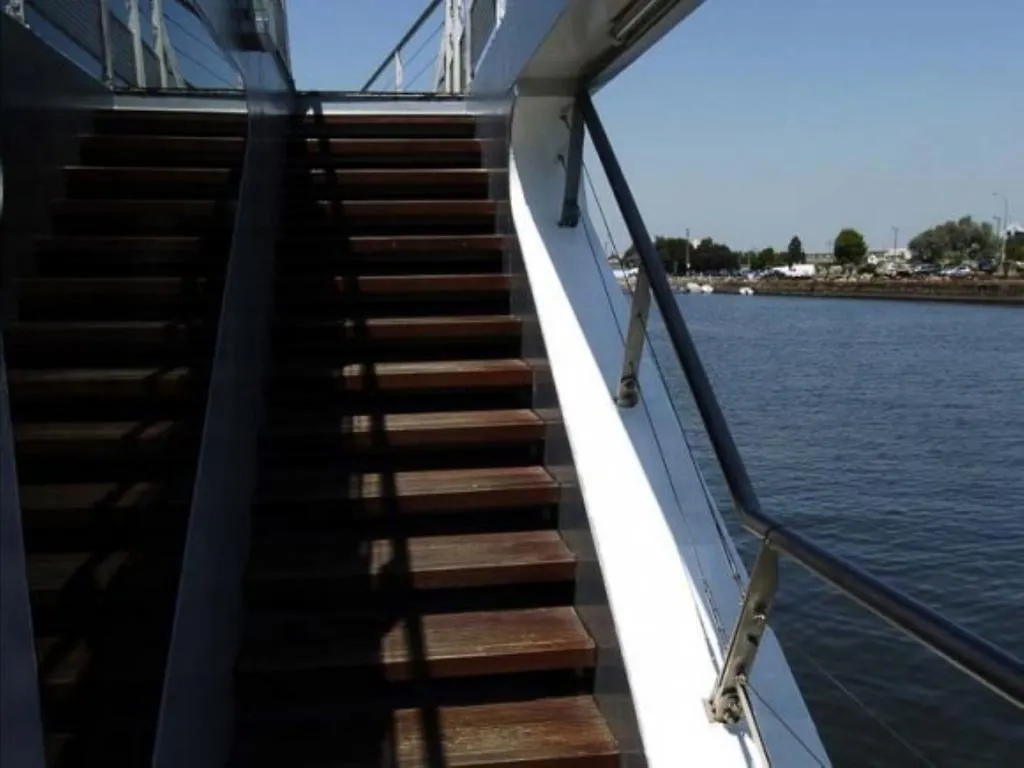 Vip Paris Yacht Hotel & Spa