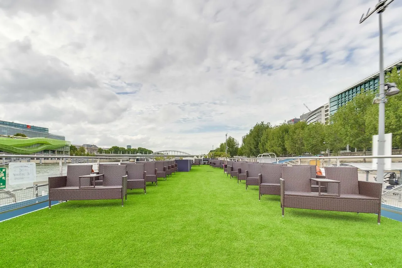 Vip Paris Yacht Hotel & Spa